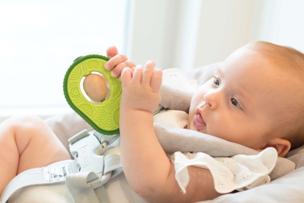 Avocado bijtring als babycadeau