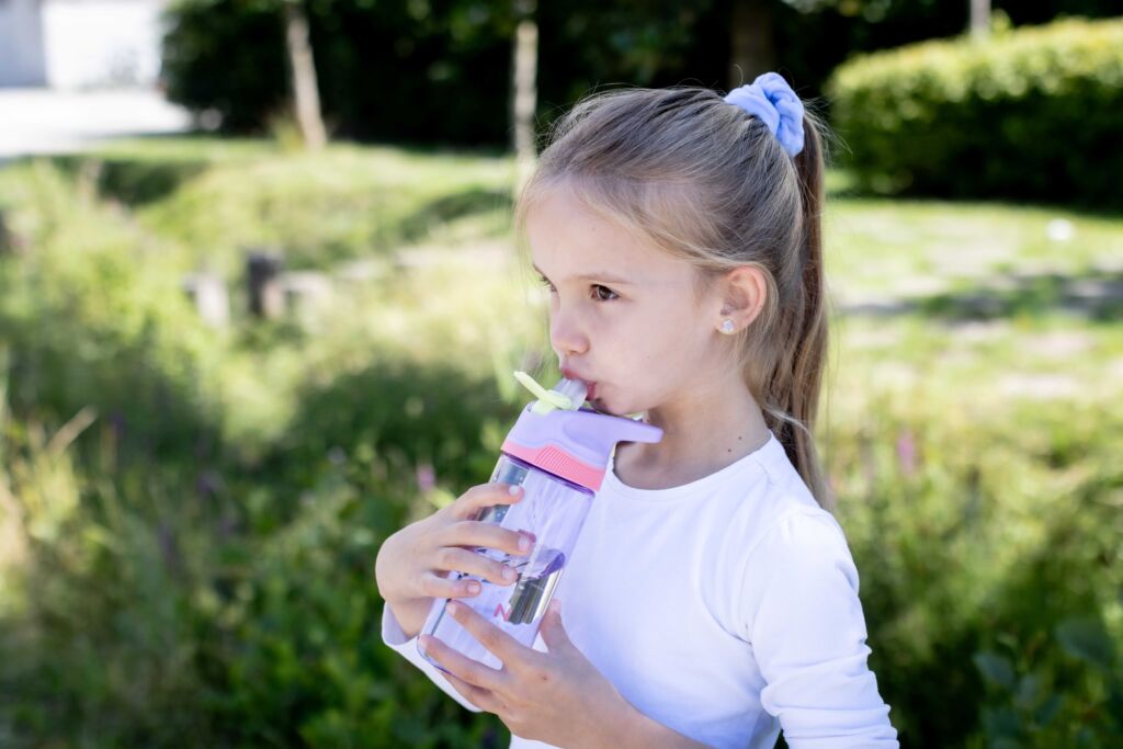 Drinking cups in purple and pink for little dreamers with lots of imagination