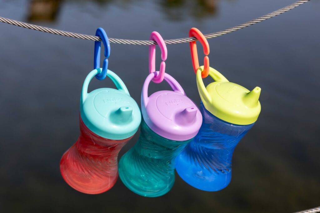 Drinking cups with striking colour combinations