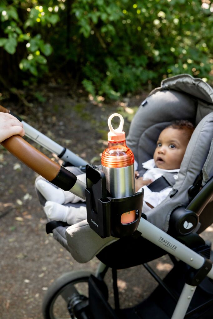 Herbstspaziergänge werden mit unserem praktischen Becher und Handyhalter noch gemütlicher